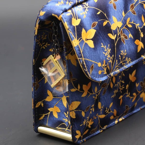 Kit cluth bag and foulard