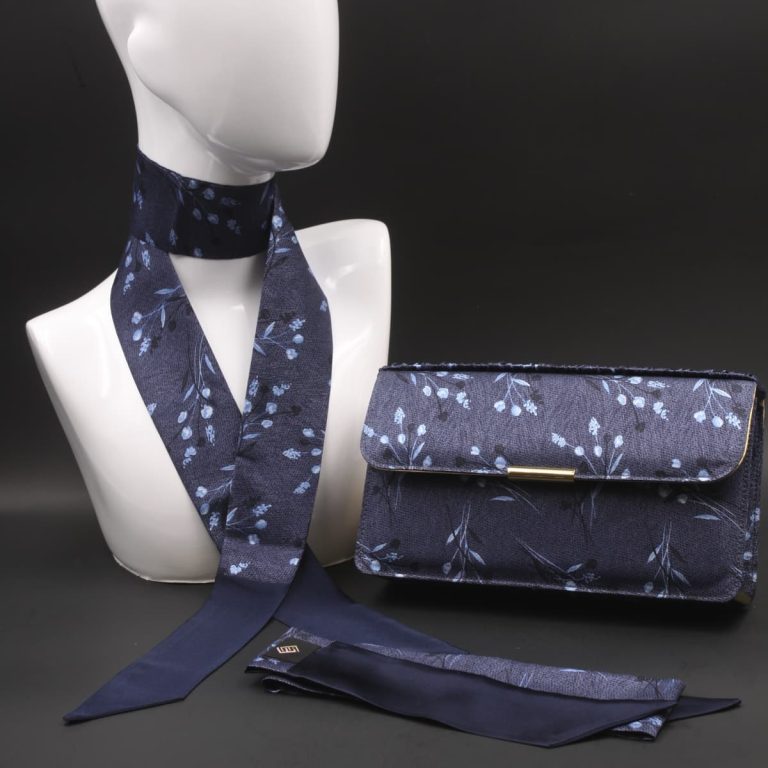 kit-clutch-borsetta-con-stampa-floreale-blu Kit clutch borsetta con stampa floreale blu