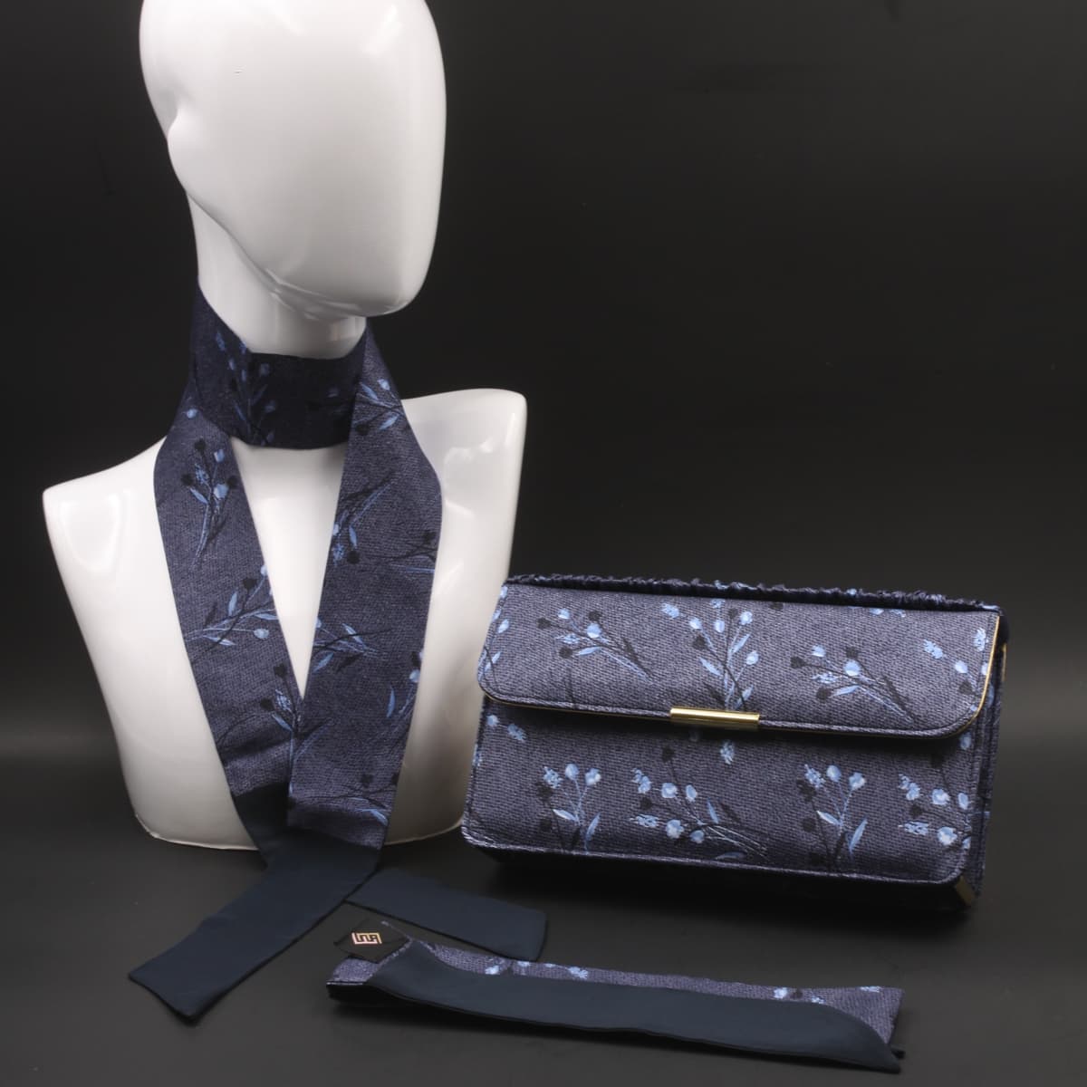 Kit Clutch in seta blu floreale