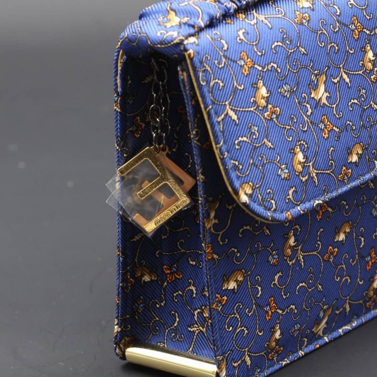 kit-clutch-in-silk-with-clutch-blue