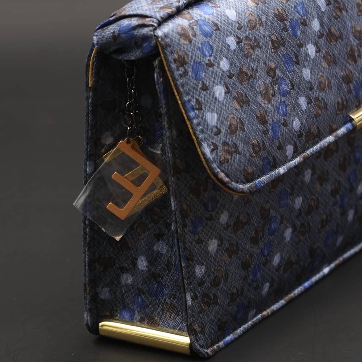 kit-clutch-pochette-e-foulard-in-seta-grey pochette and fouland grey