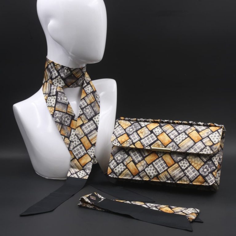 Kit Clutch pochette in seta grigio e giallo Kit Clutch pochette in seta grigio e giallo