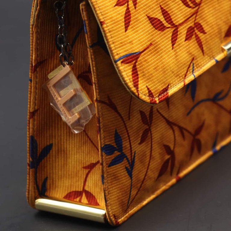 kit-clutch-pochette-in-silk-orange