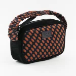 mini borsa in pelle nera e seta con stampa geometrica rossa mano