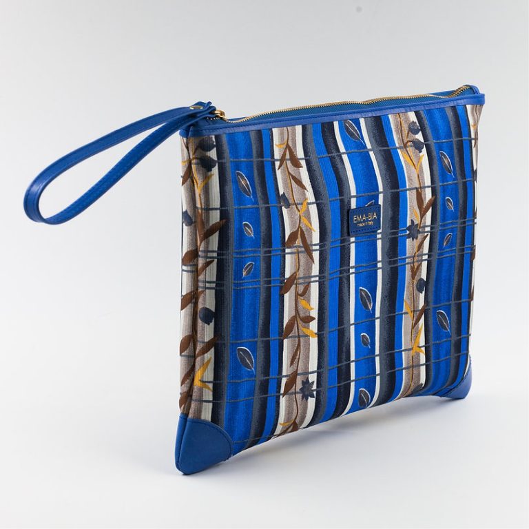 Blaue Avio Seidenpochette mit floralem Druck -3 Blaue Avio Seidenpochette mit floralem Druck
