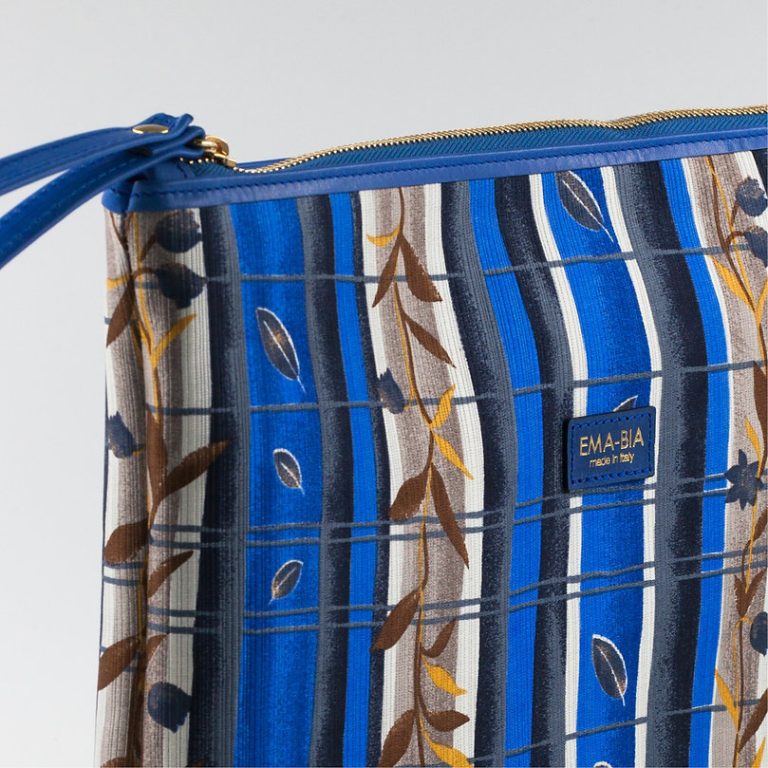 Blaue Avio Seidenpochette mit floralem Druck -5 Blaue Avio Seidenpochette mit floralem Druck