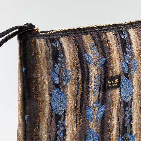 Braune und beige Seidenpochette mit floralem Druck