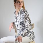 camicia in seta con stampa bianca