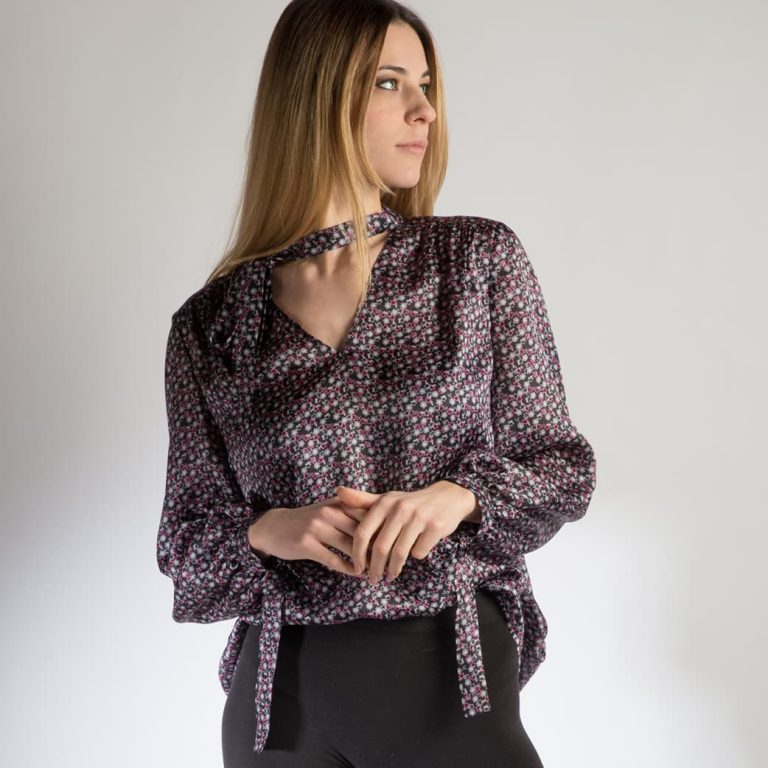 camicia-in-seta-jasmine-viola-indossata