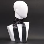 Foulard in pura seta nero con stampa floreale