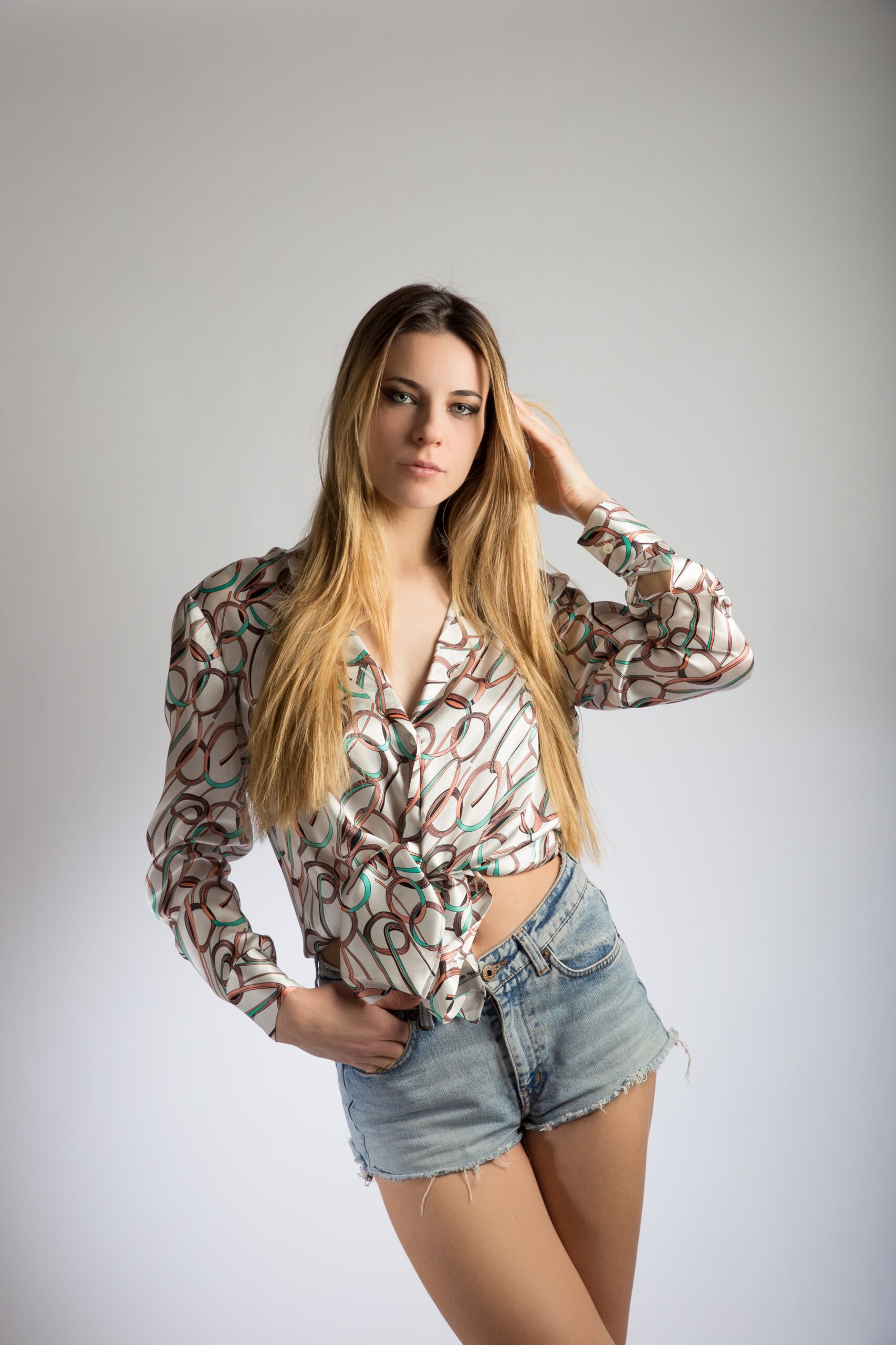 Facetune_25-08-2023-22-53-30 blank