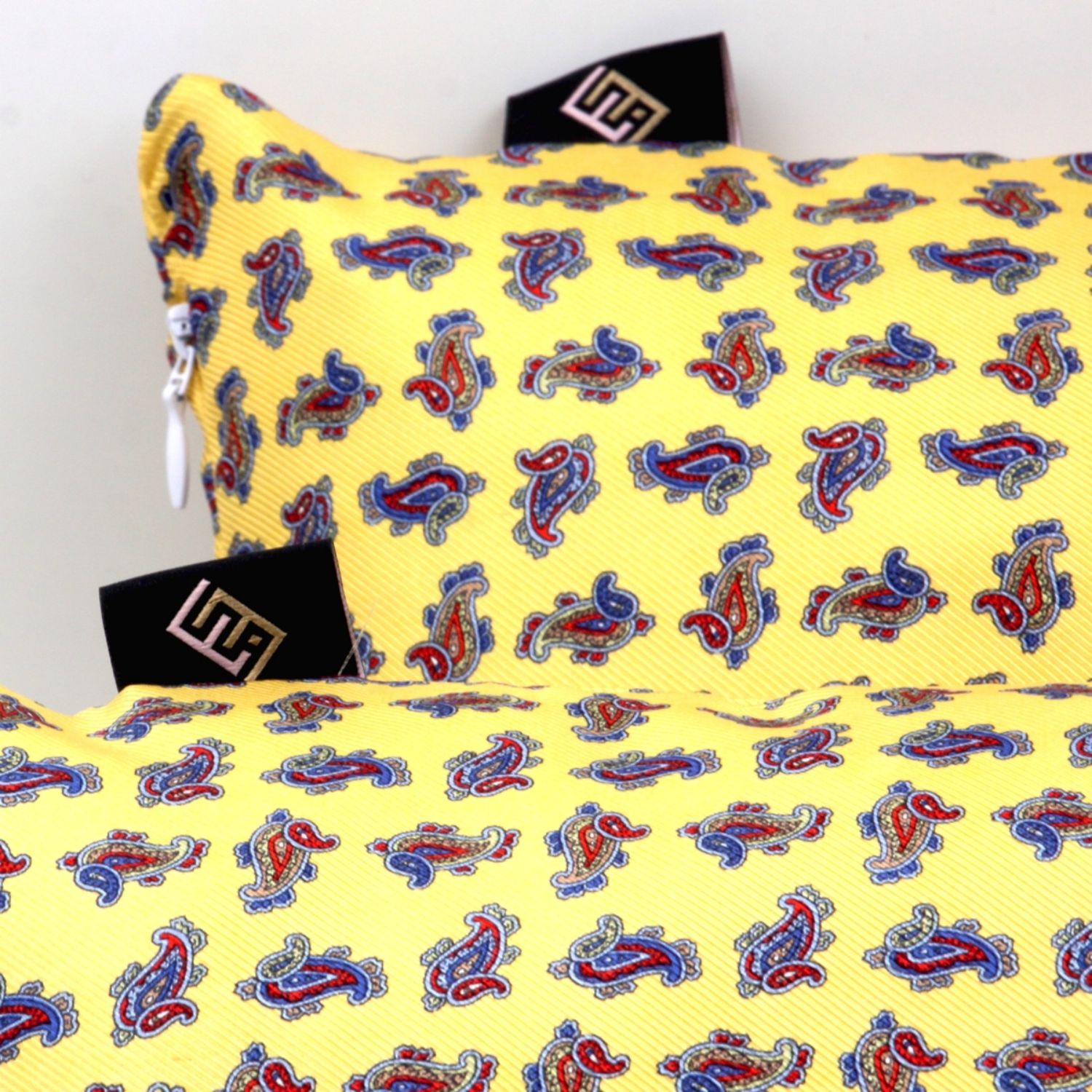 Cuscini quadrati arredo moderni giallo stampa cachemire - Silky Pillows Square 2 blank