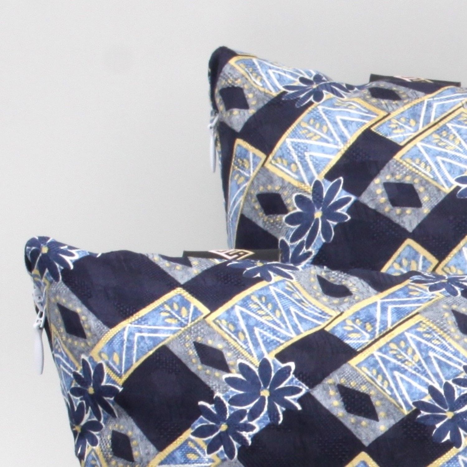 Cuscini rettangolari decorativi in seta Blu con stampa geometrica Silky Pillows Rectangular 2 blank