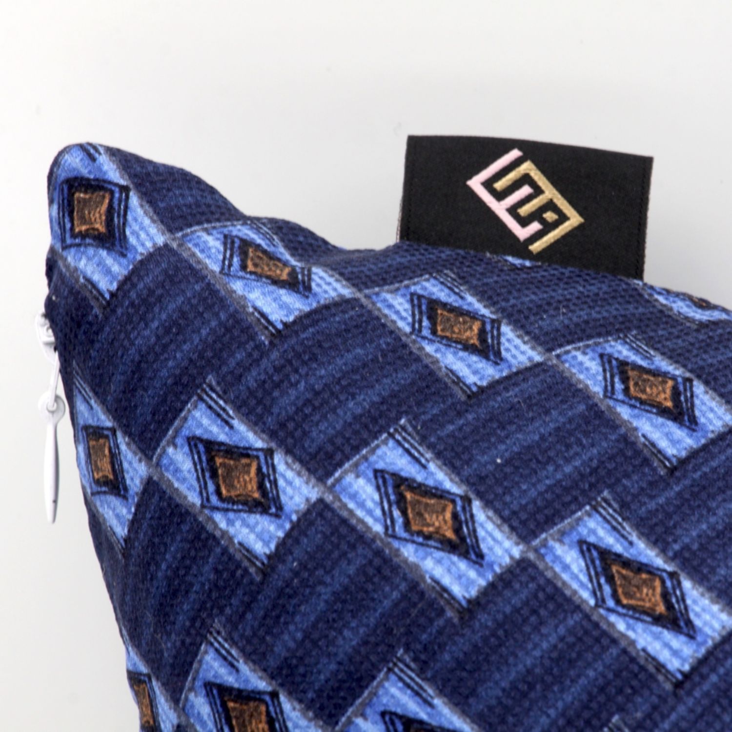 Cuscini rettangolari decorativi in seta Blu con stampa geometrica Silky Pillows Rectangular 2