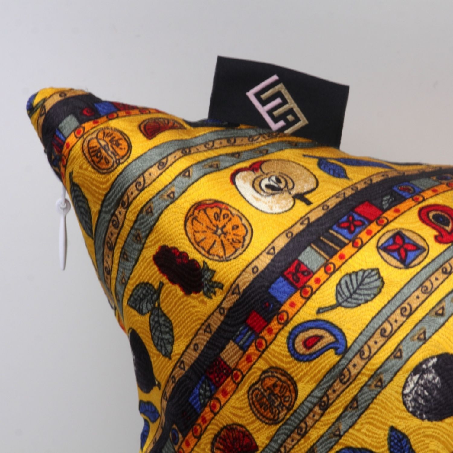 Cuscini rettangolari decorativi in seta Gialla Silky Pillows Rectangular 2