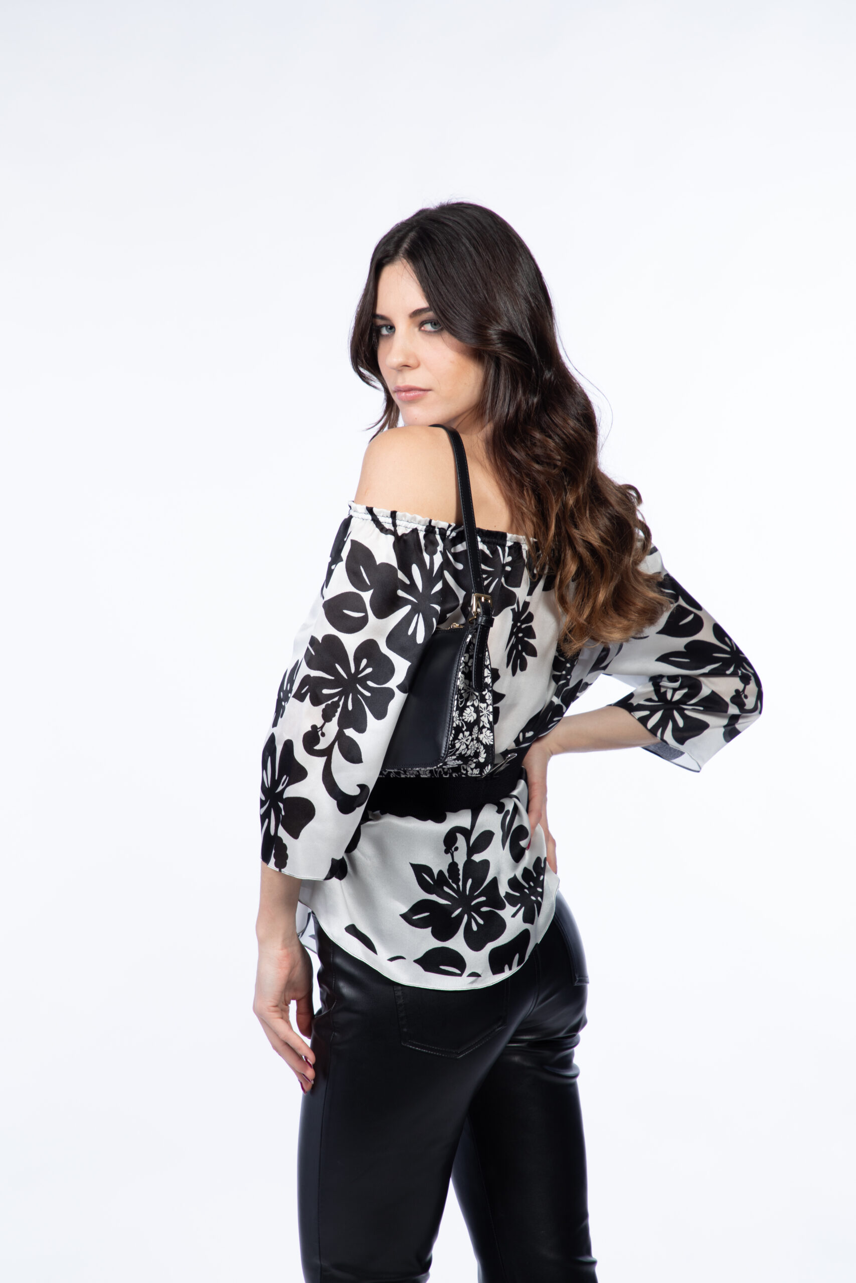 18_Ema-Bia-2218 blank